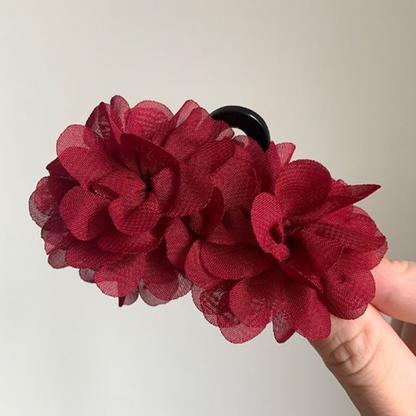Eleganter Blumen-Krallenclip aus Stoff