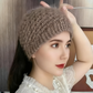 Strickstirnband für Damen mit Blumenakzenten