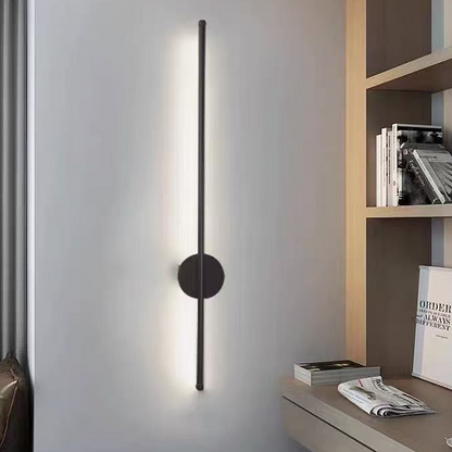 Moderne, minimalistische LED-Wandleuchte in gerader Form