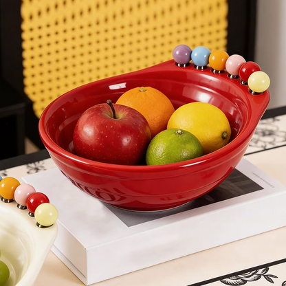 Verspielte, fußförmige Snackschale mit integrierten Obstgabeln